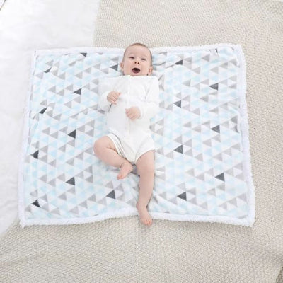 polaire couverture bebe sur couverture