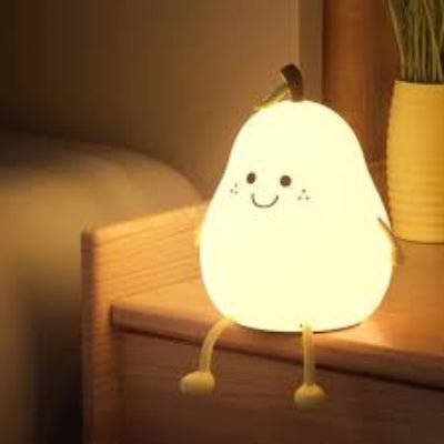 veilleuse poire blanche assise meuble